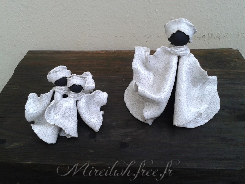 MIREIL, mireil, mireille, wallet, hamel, wallet-hamel, hamel-wallet, meudon, ceramique, sculpture,grés, nichoir, sculpteur, montalivet, rouge, bleu, vert, orange, blanc, noir, dentelle, ceramique, céramique, grés, terre cuite, bijoux, aux couleurs du vent, mireil-aux-couleurs-du-vent